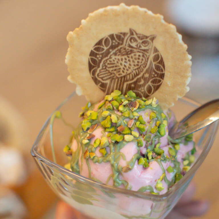 Pistachio Strawberry Ice Cream Dessert - In a sundae glass - Ice cream - Zdjęcie 1