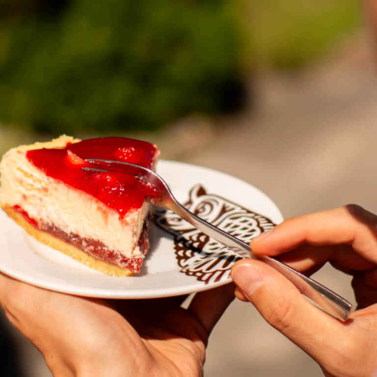 Sernik z truskawkami - Serniki - Ciasta pieczone - Zdjęcie 1