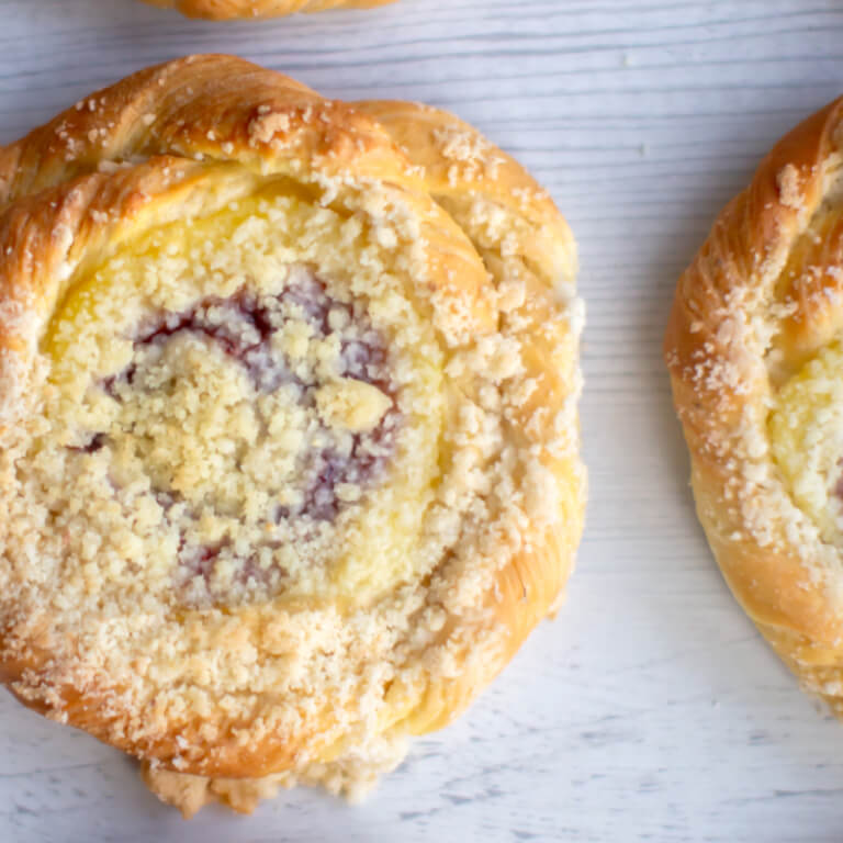 Strawberry sweet yeast bun - Artisanal biscuits - Pastries - Zdjęcie 5
